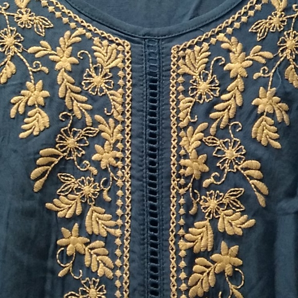 Nwt Royal & White Blouse (3X) - Picture 2 of 9